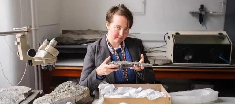 Natalia looking at fossils in a lab